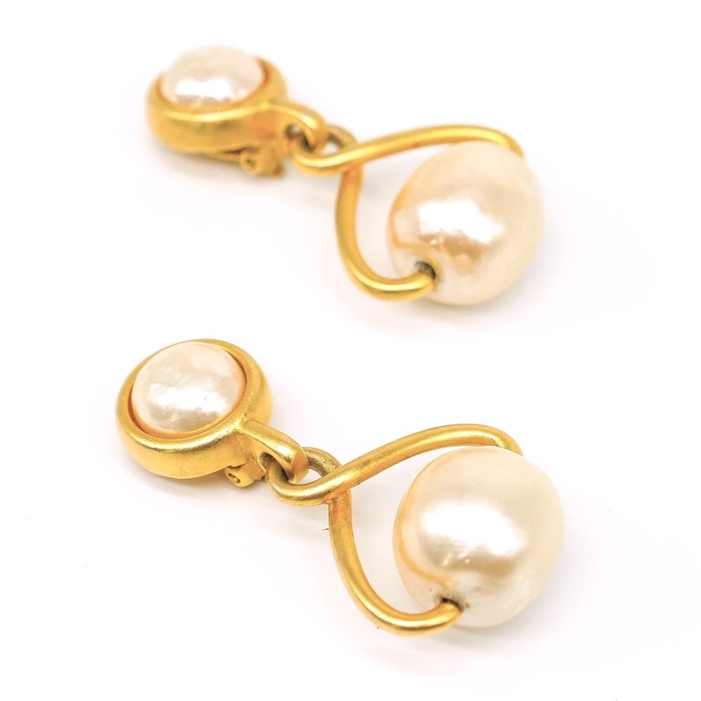 Rare 1990s VINTAGE KARL LAGERFELD FAUX PEARL DANGLE EARRINGS